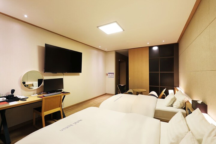 Room 21 of 90