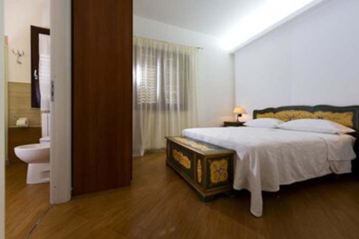 Room 9 of 35