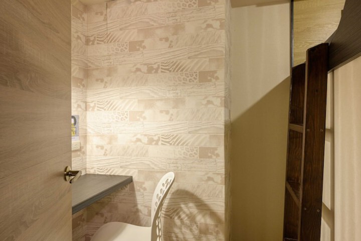 Room 3 of 40
