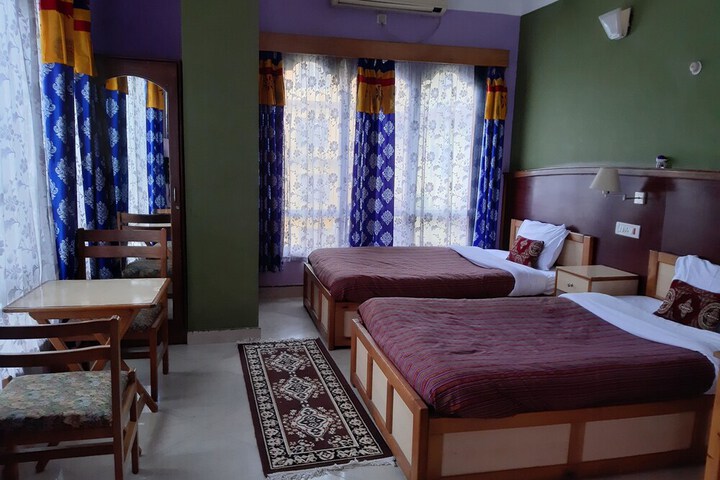 Room 11 of 44