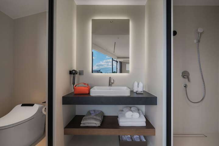 Room 62 of 86