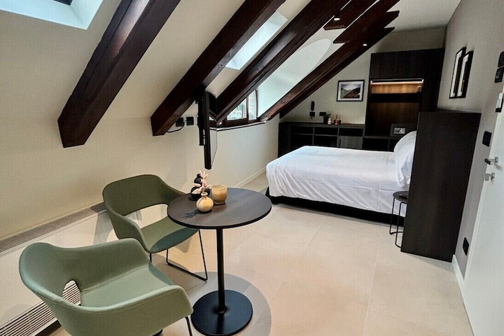 Room 15 of 106