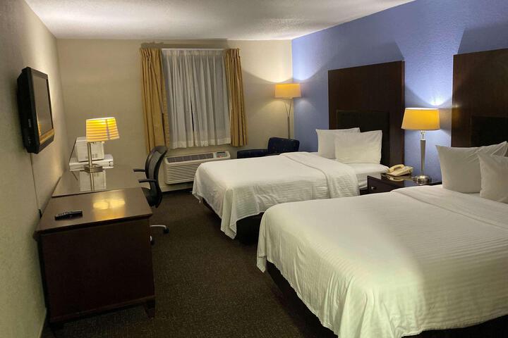 1 King Bed (2 of 12)