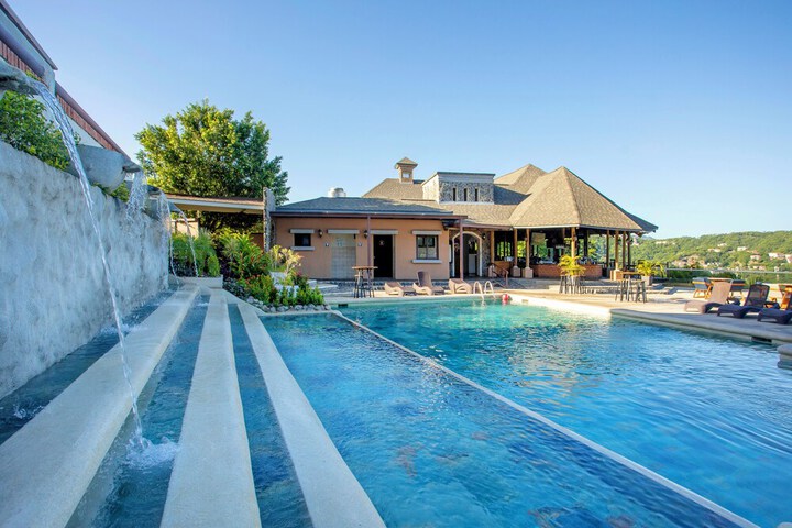 Pool 66 of 107