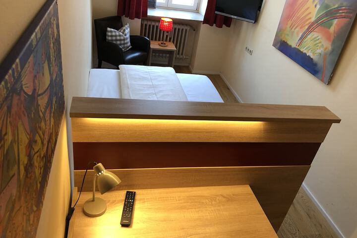 Room 13 of 36