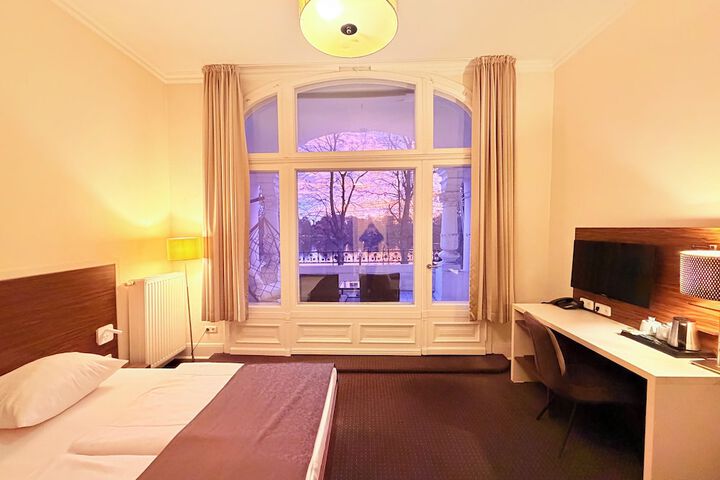Room 20 of 49