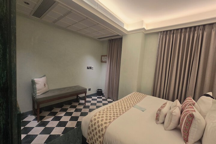 Room 34 of 64