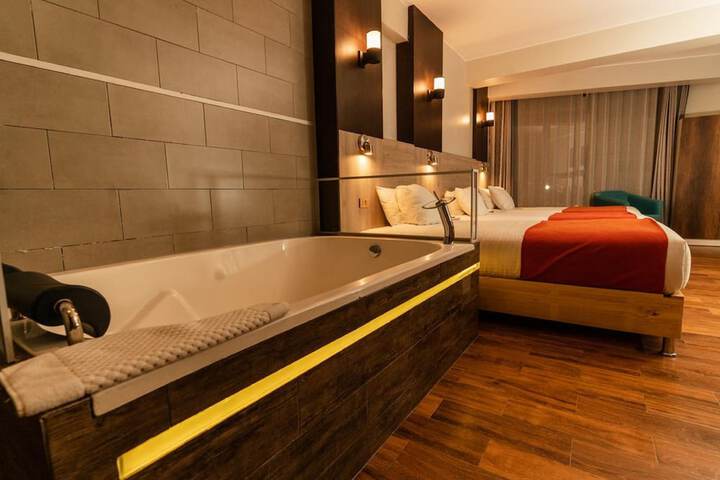 Room 13 of 25