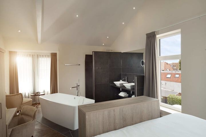 Room 53 of 125