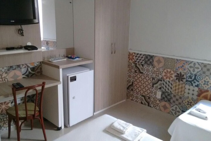 Room 33 of 64