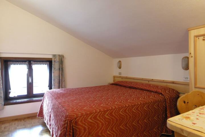 Room 28 of 63