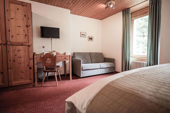 Room 25 of 102