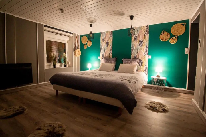 Room 4 of 10