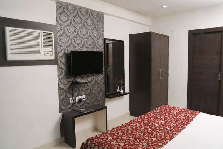 Room 9 of 25