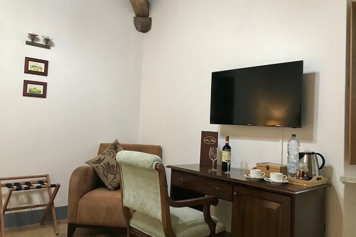 Room 10 of 33
