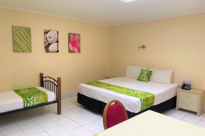 Room 3 of 73