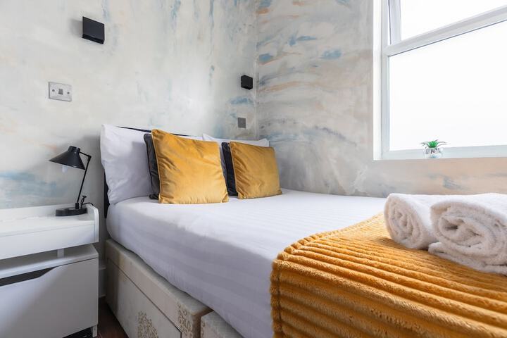 Room 4 of 234