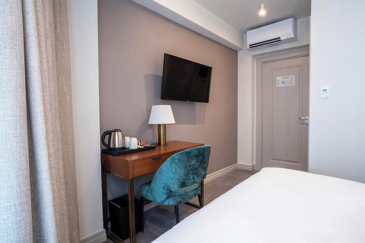 Room 10 of 64