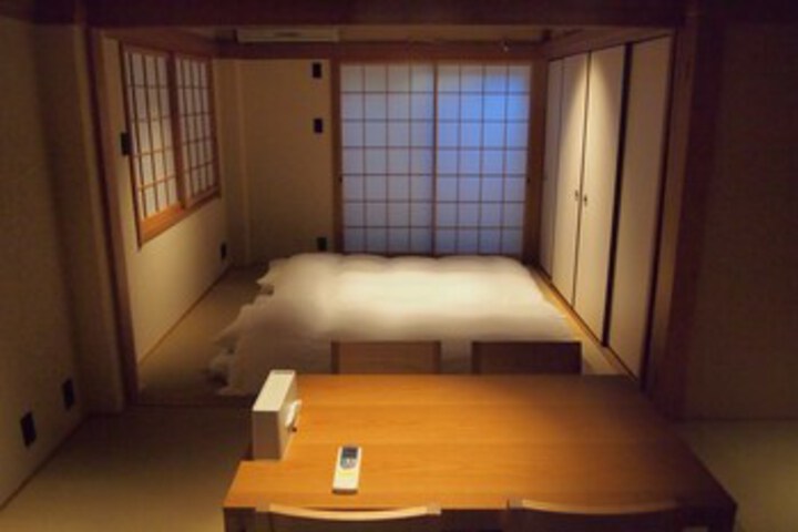 Room 10 of 13