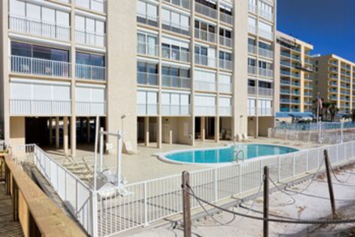 Pool 28 of 44