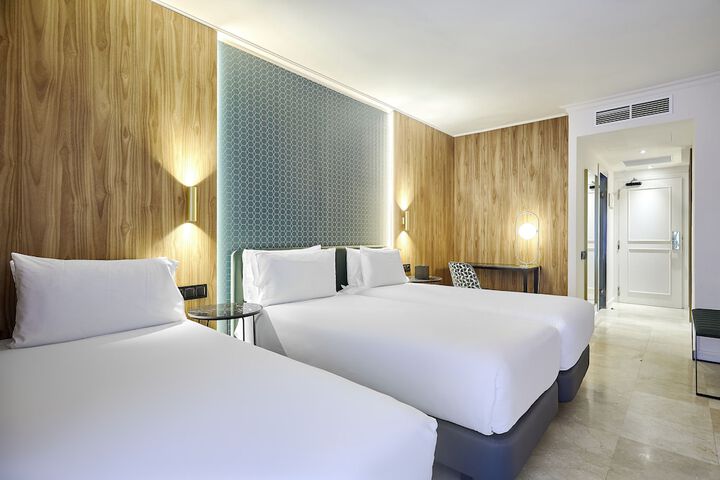 Room 9 of 36