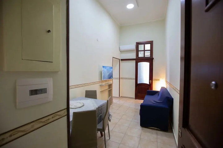 Room 5 of 11