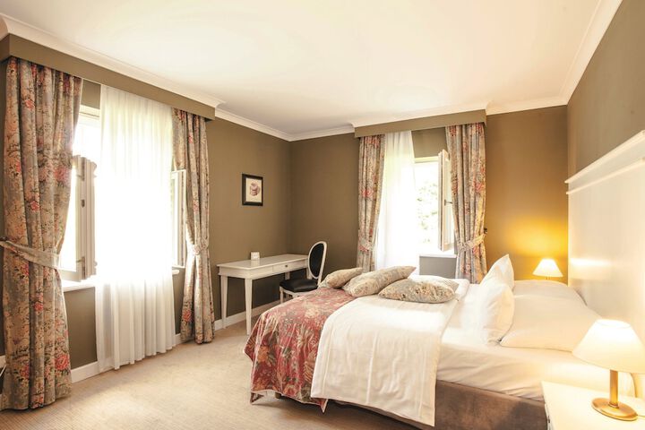 Room 3 of 53