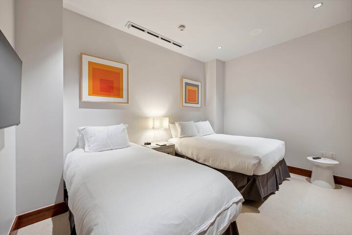 Room 34 of 158