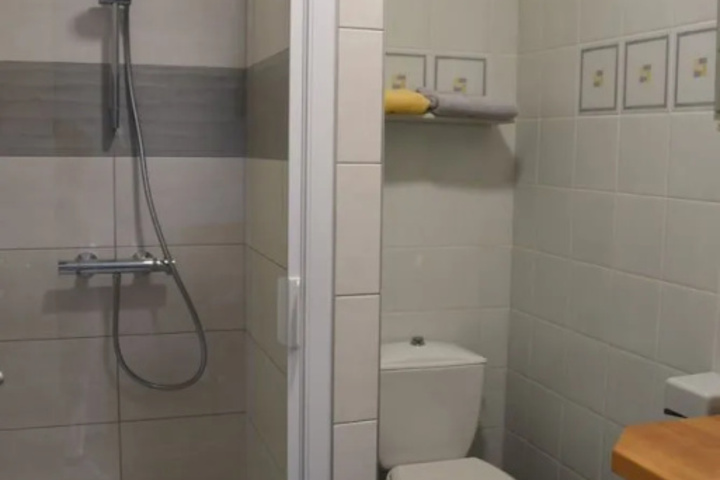 Room 5 of 9