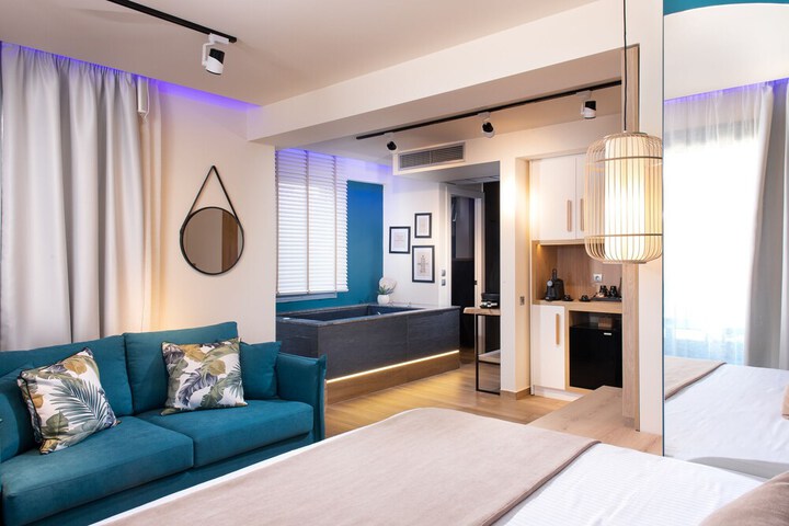 Room 10 of 17