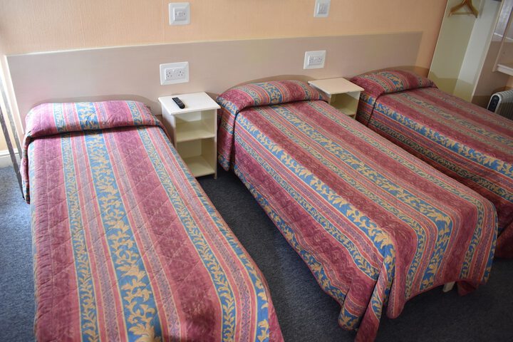 Room 11 of 40
