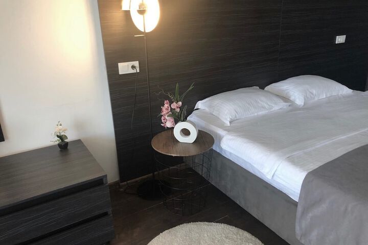 Room 3 of 72