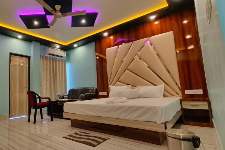 Room 10 of 28