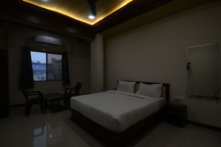 Room 16 of 28