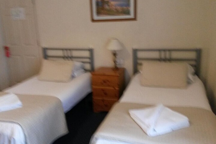 Room 12 of 28