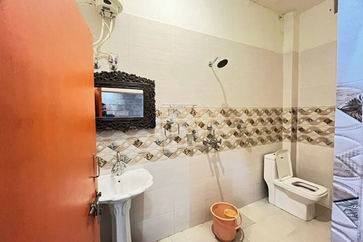 Room 7 of 10