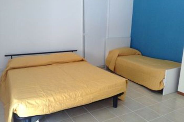 Room 5 of 9