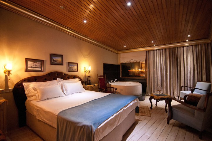 Room 42 of 49