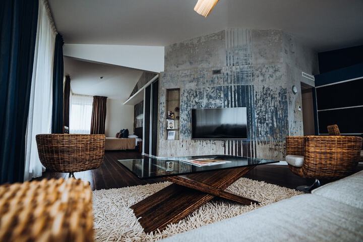 Room 46 of 176
