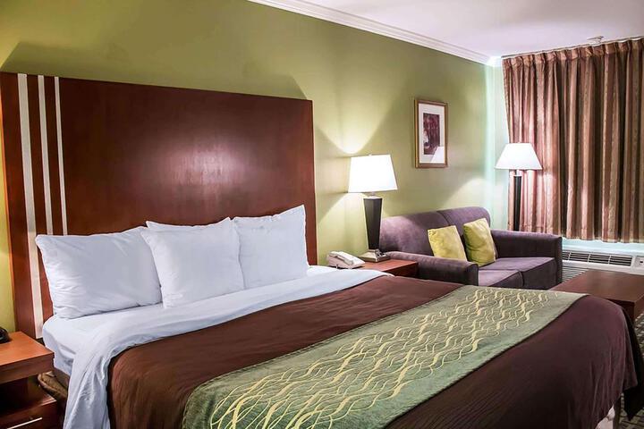 1 King Bed (6 of 6)
