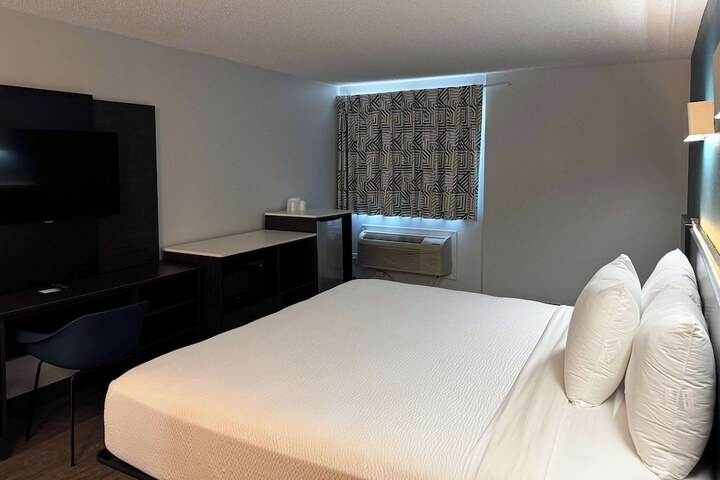 Room 18 of 32