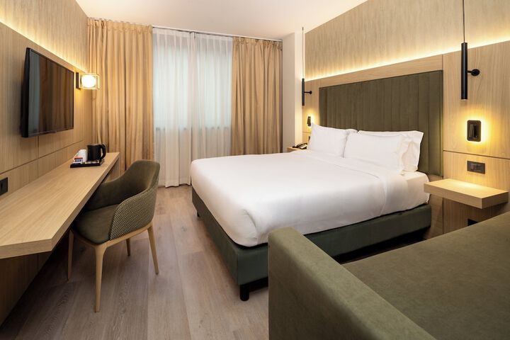 Room 42 of 101
