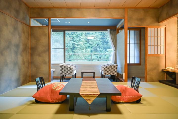 Room 4 of 48