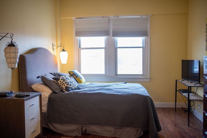 Room 2 of 107