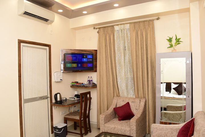 Room 10 of 73