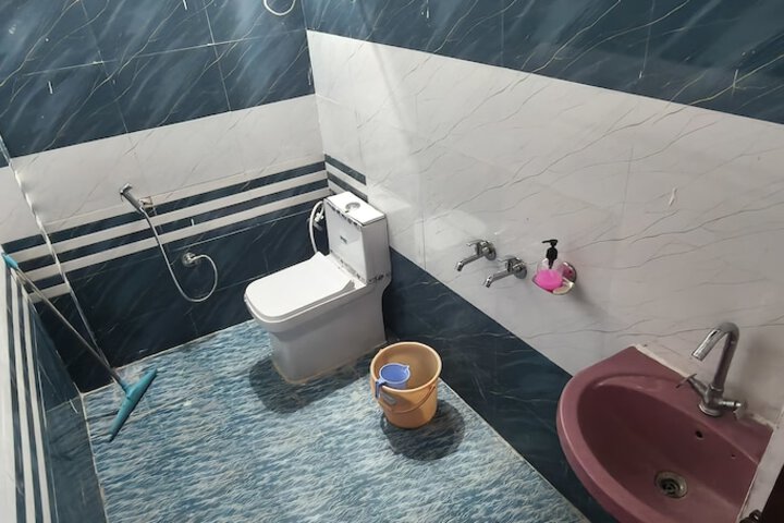 Room 6 of 13