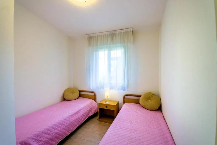 Room 4 of 11