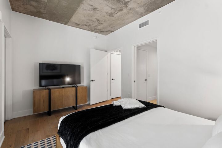 Room 116 of 860