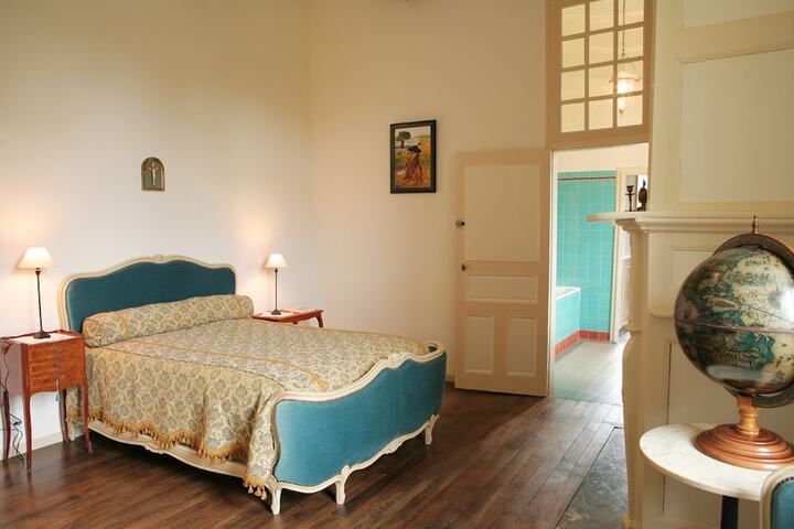 Room 7 of 48