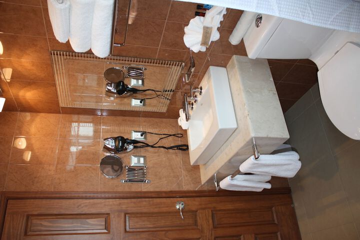 Room 30 of 80